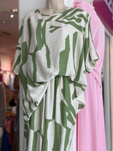 Load image into Gallery viewer, Grafetti Suit