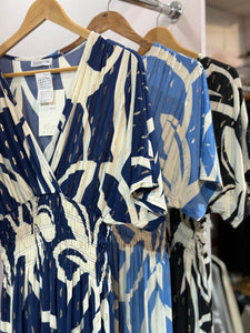 Slinky Maxi (Abstract Flower)