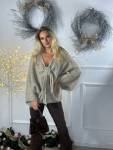 Load image into Gallery viewer, Chunky Bow Jumper
