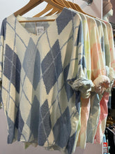 Load image into Gallery viewer, Prin V Neck Tee
