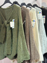 Load image into Gallery viewer, Chunky Bow Jumper
