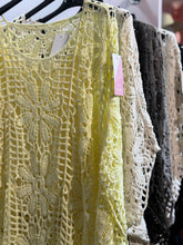 Load image into Gallery viewer, Daiz  Flower Crochet Tunic
