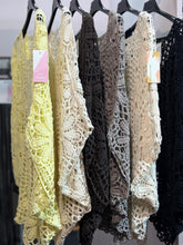 Load image into Gallery viewer, Daiz  Flower Crochet Tunic
