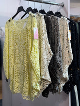 Load image into Gallery viewer, Daiz  Flower Crochet Tunic

