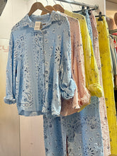 Load image into Gallery viewer, Paisy Shirt Pant Suit
