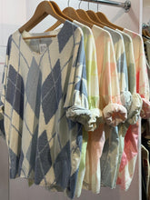 Load image into Gallery viewer, Prin V Neck Tee
