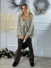 Load image into Gallery viewer, Chunky Bow Jumper
