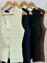 Load image into Gallery viewer, Laurel 3 Gold Button Waistcoat
