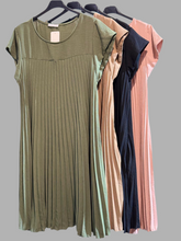 Load image into Gallery viewer, Shoala Pleat Midi
