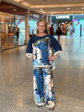 Load image into Gallery viewer, Postcard Suit
