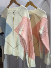 Load image into Gallery viewer, Pringle Button Cardi

