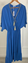 Load image into Gallery viewer, Tassle Plain Midi Dress
